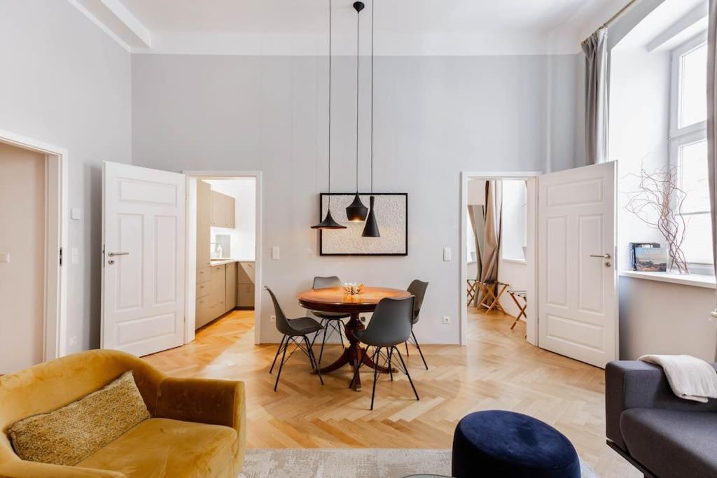 Апартаменты Center Apt In Best Area Near Park & Danube 20'To Airport Вена Экстерьер фото